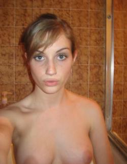 Stolen pics - young girl in bath 42 5/11
