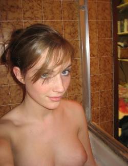 Stolen pics - young girl in bath 42 10/11