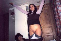 Young girls at party-  drunk teenagers - amateurs pics 13 11/50
