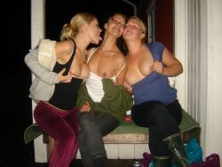 Young girls at party-  drunk teenagers - amateurs pics 13 26/50