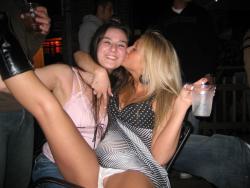Young girls at party-  drunk teenagers - amateurs pics 13 39/50