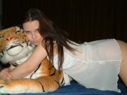 Erica loves her tigers(65 pics)