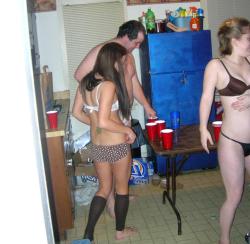 Young girls at party-  drunk teenagers - amateurs pics 14 7/48
