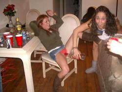 Young girls at party-  drunk teenagers - amateurs pics 14 25/48