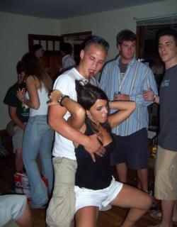 Young girls at party-  drunk teenagers - amateurs pics 14 41/48