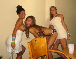 Young girls at party-  drunk teenagers - amateurs pics 14 45/48