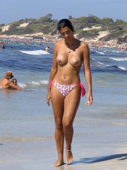 Beach girl - nudist 54/98