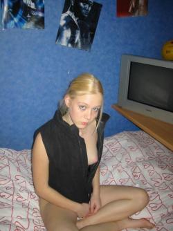 Stolen pics - blonde girl showing shaved pussy 23/50