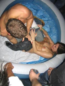 Young girls at party- drunk teenagers - amateurs pics 15 14/48