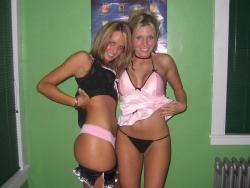 Young girls at party- drunk teenagers - amateurs pics 15 21/48