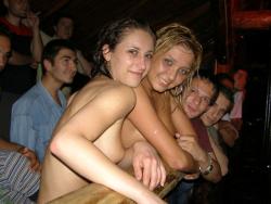 Night party - drunk teenagers - amateurs pics 01 26/47