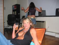 Young girls at party- drunk teenagers - amateurs pics 16  30/49