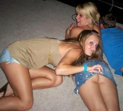 Young girls at party- drunk teenagers - amateurs pics 16  32/49