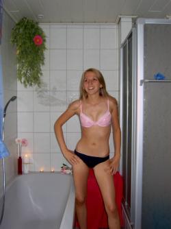 Hot blonde naked at home 7825215 19/40