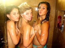 Group girls - shower and bath no.03 15/49