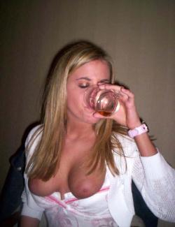 Young girls at party-  drunk teenagers - amateurs pics 17 4/48