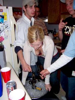 Young girls at party-  drunk teenagers - amateurs pics 17 27/48