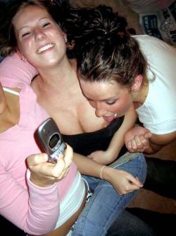 Young girls at party-  drunk teenagers - amateurs pics 17 36/48