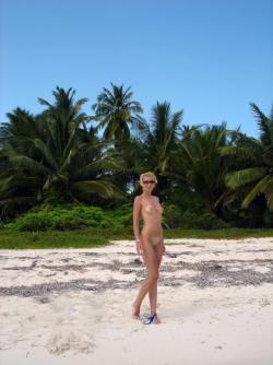 The naked beach 261 -68165 8/51