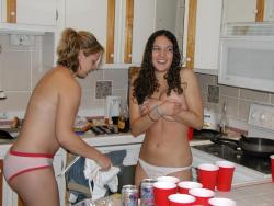 Young girls at party-  drunk teenagers - amateurs pics 18 20/48