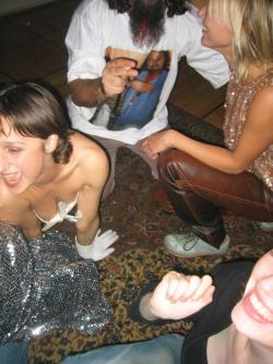 Young girls at party-  drunk teenagers - amateurs pics 18 36/48