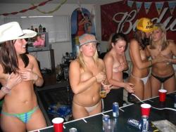 Young girls at party-  drunk teenagers - amateurs pics 18 48/48