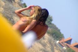 Topless beach cuties (5/7) 43/79