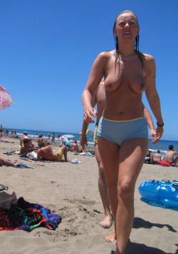 Topless beach cuties (5/7) 47/79