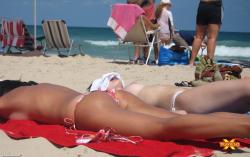 Topless beach cuties (1/7) 13/78