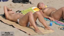 Topless beach cuties (1/7) 19/78