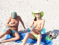 Topless beach cuties (1/7) 53/78