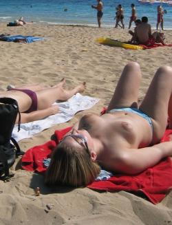 Topless beach cuties (1/7) 57/78