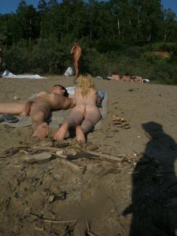 Nudist couples in public 29/54