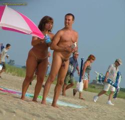 Nudist couples in public 36/54