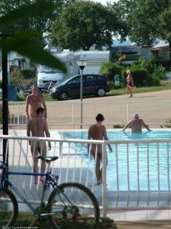 Nudist couples in public 41/54