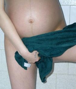 Young amateur pregnant girl 42/43