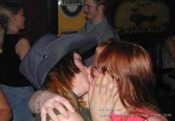 Kissing girlfriendss 02  31/80