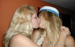 Kissing girlfriendss 02  52/80