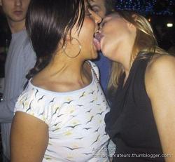 Kissing girlfriendss 02  60/80