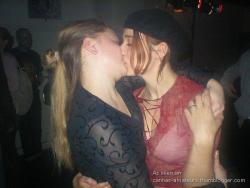 Kissing girlfriendss 02  68/80