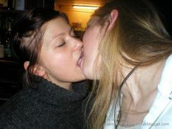 Kissing girlfriendss 02  76/80