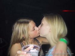 Kissing girlfriendss 01 20/96