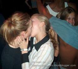 Kissing girlfriendss 01 23/96