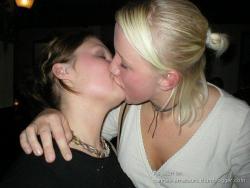 Kissing girlfriendss 01 25/96
