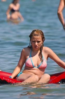 Teens in bikinis  18/42