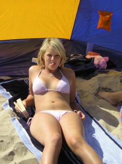 Teens in bikinis  25/42