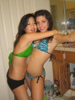 Teens in bikinis  32/42