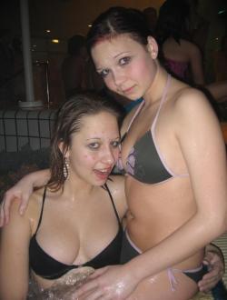 Teens in bikinis  40/42