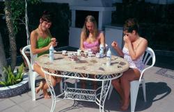 3 girls naked party 70/83