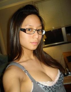 Asian amateur girl with big boobs and shaved pussy 40/45